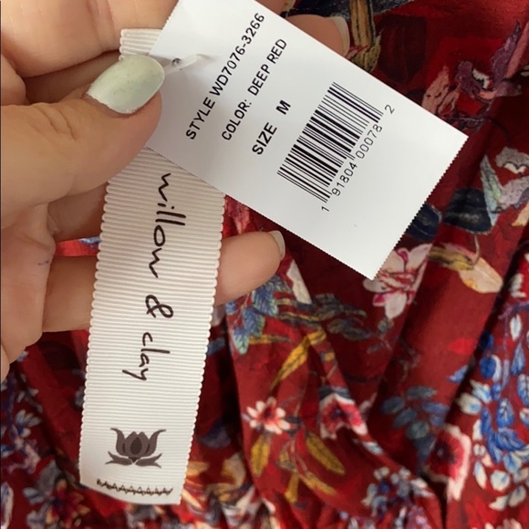 New Willow & Clay Romper Red Floral Cold Shoulder long sleeve Medium Spring - Picture 5 of 7